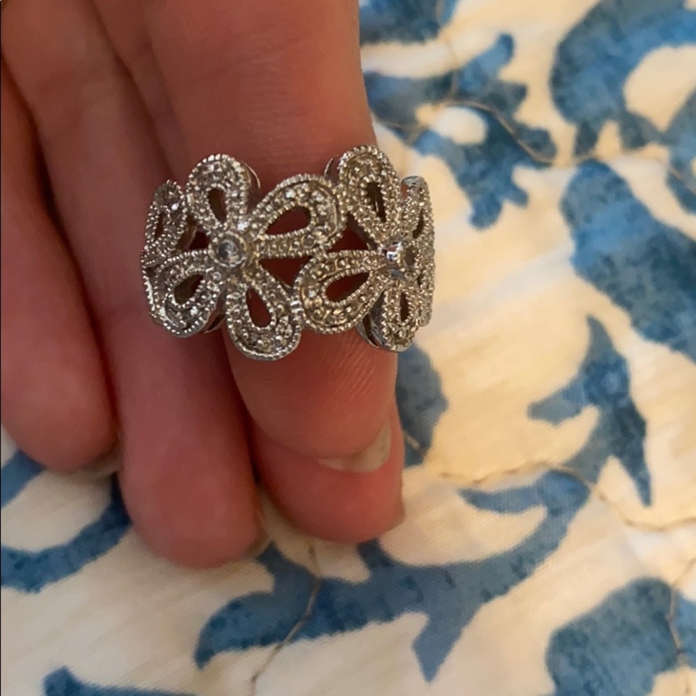 Lia Sophia bling flower ring size 5